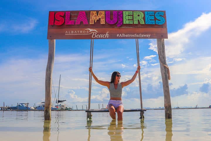 how to get to isla mujeres from cancun